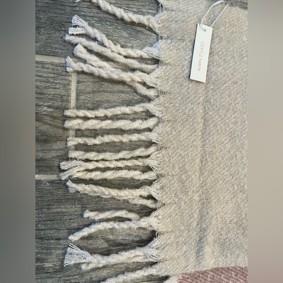 NWT Gentle Fawn Scarf - Picture 4 of 6